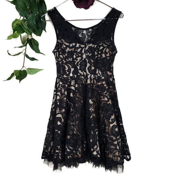 A'gaci Black Lace V Neck Fit & Flare Dress Sz: Med - Picture 5 of 6